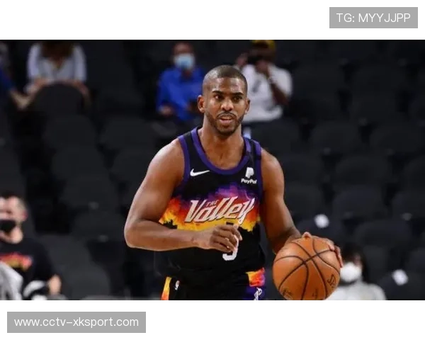 老将保罗指导新人，展现领袖担当